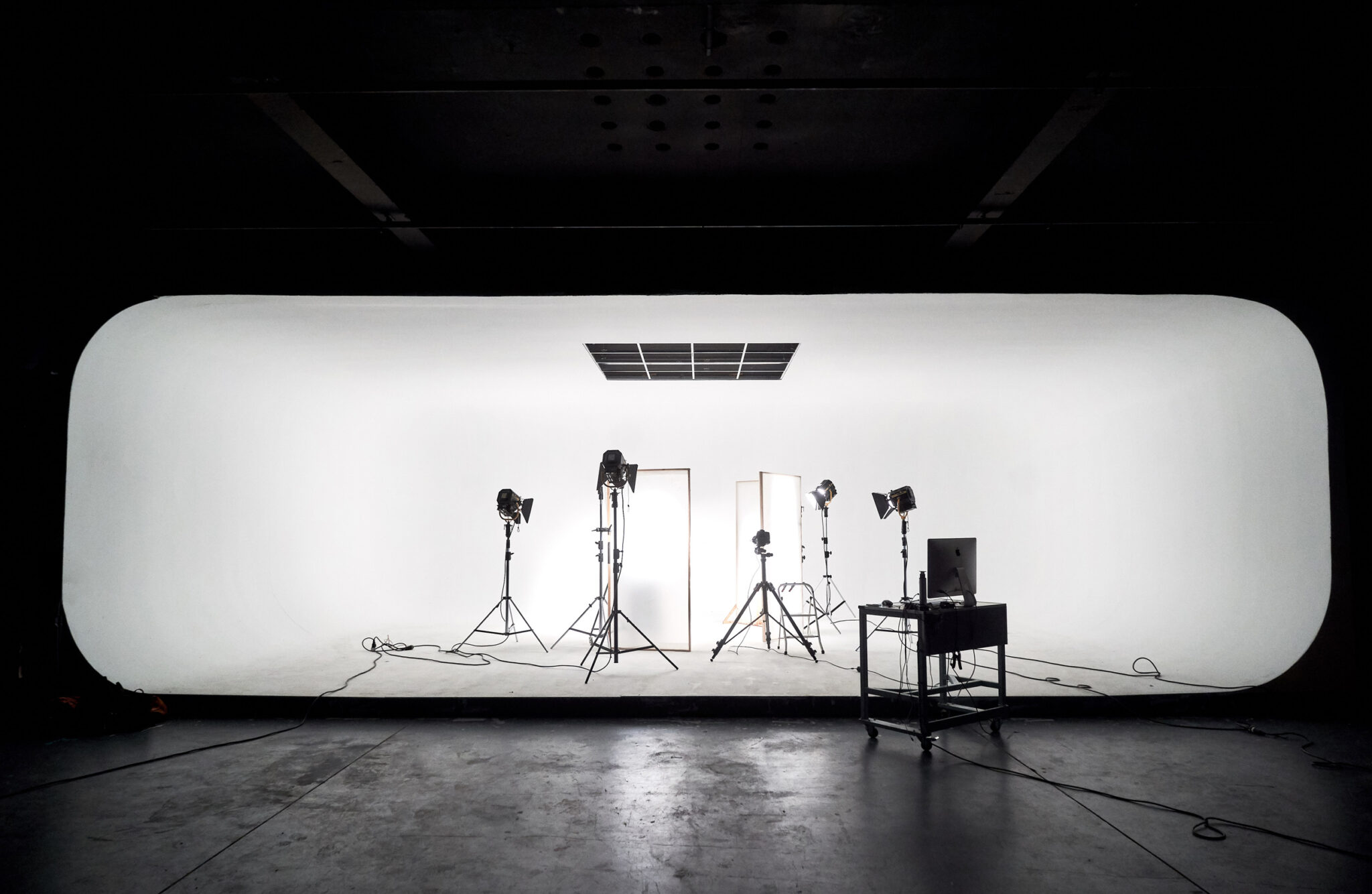 Shimera - photo & video studio - cyclo with five walls